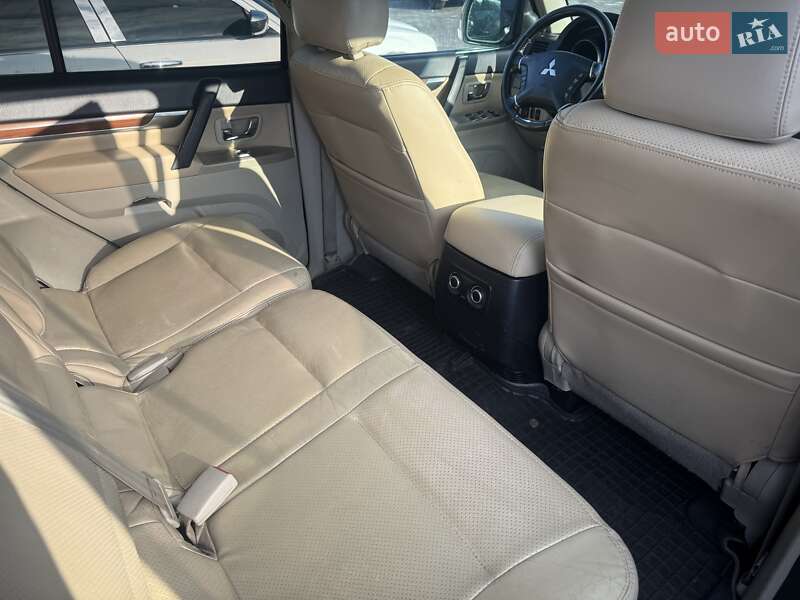Внедорожник / Кроссовер Mitsubishi Pajero 2007 в Черновцах фото 8 Внедорожник / Кроссовер Mitsubishi Pajero 2007 в Черновцах