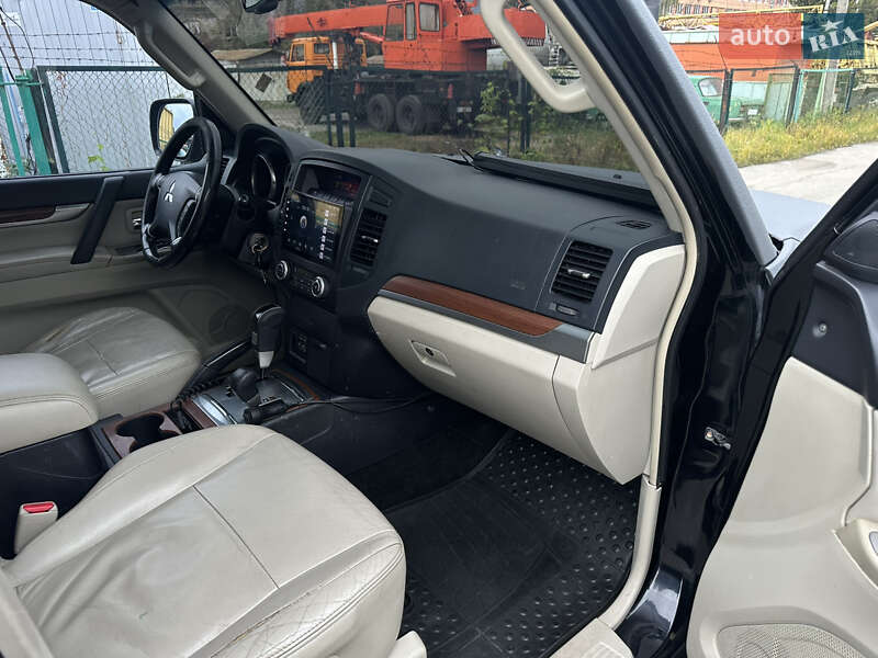 Внедорожник / Кроссовер Mitsubishi Pajero 2008 в Киеве