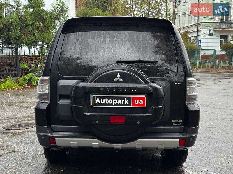 Внедорожник / Кроссовер Mitsubishi Pajero 2008 в Киеве