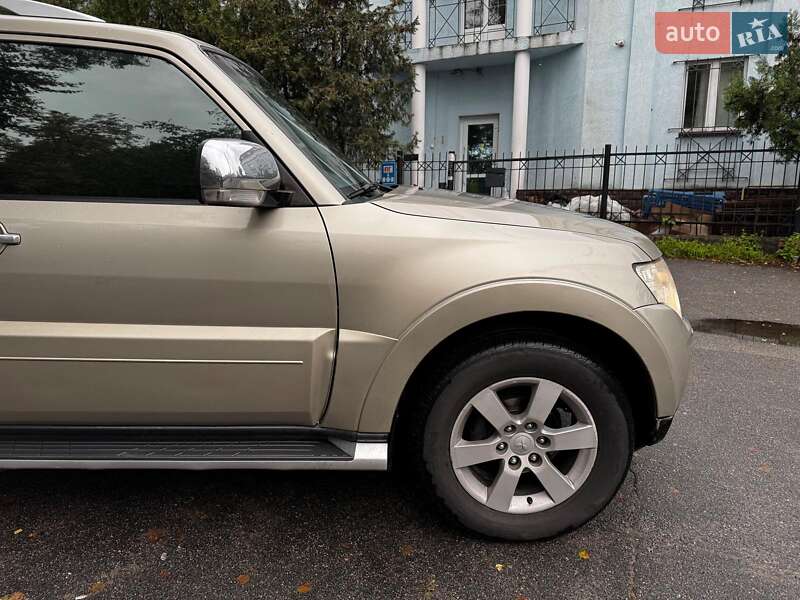 Внедорожник / Кроссовер Mitsubishi Pajero 2007 в Киеве