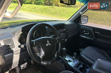 Позашляховик / Кросовер Mitsubishi Pajero 2007 в  фото 12 Позашляховик / Кросовер Mitsubishi Pajero 2007 в