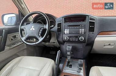 Внедорожник / Кроссовер Mitsubishi Pajero 2007 в 