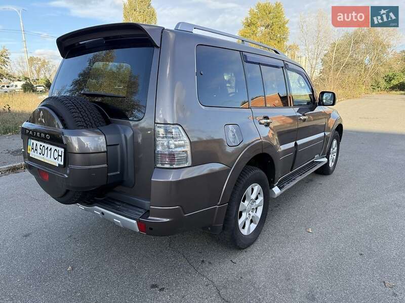Внедорожник / Кроссовер Mitsubishi Pajero 2010 в Киеве