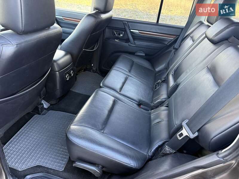 Внедорожник / Кроссовер Mitsubishi Pajero 2010 в Киеве