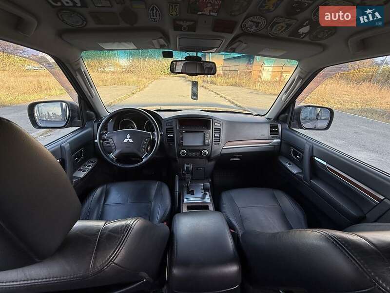 Внедорожник / Кроссовер Mitsubishi Pajero 2010 в Киеве