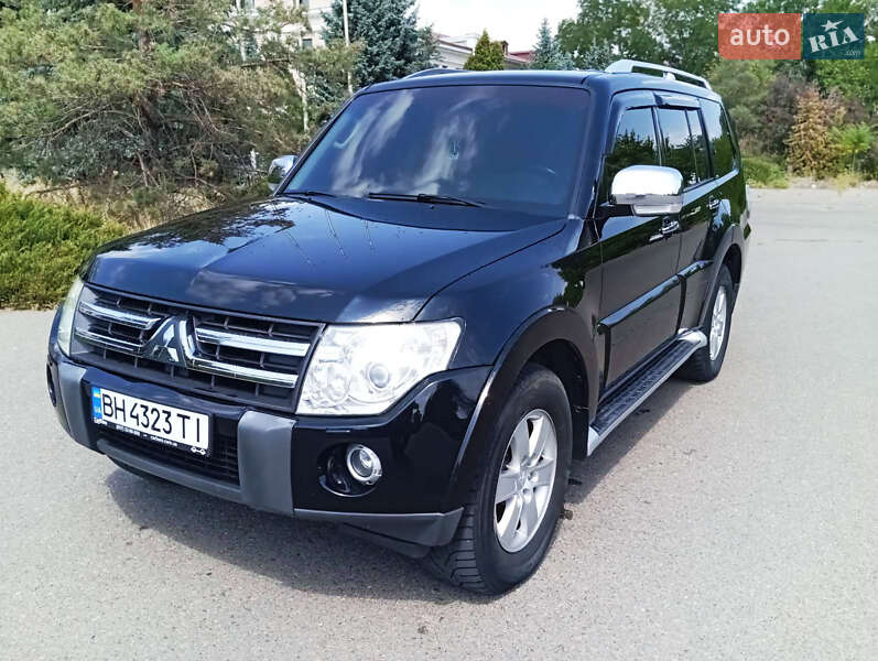 Позашляховик / Кросовер Mitsubishi Pajero 2007 в  фото Позашляховик / Кросовер Mitsubishi Pajero 2007 в