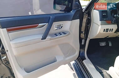 Позашляховик / Кросовер Mitsubishi Pajero 2007 в  фото 15 Позашляховик / Кросовер Mitsubishi Pajero 2007 в