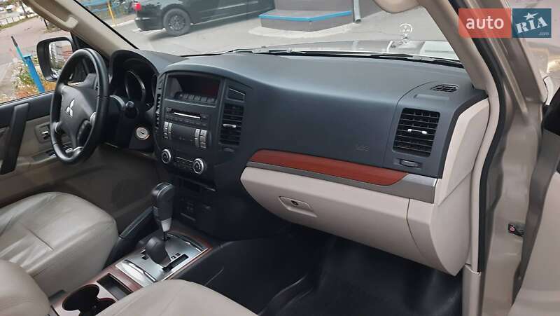 Внедорожник / Кроссовер Mitsubishi Pajero 2008 в Киеве фото 8 Внедорожник / Кроссовер Mitsubishi Pajero 2008 в Киеве