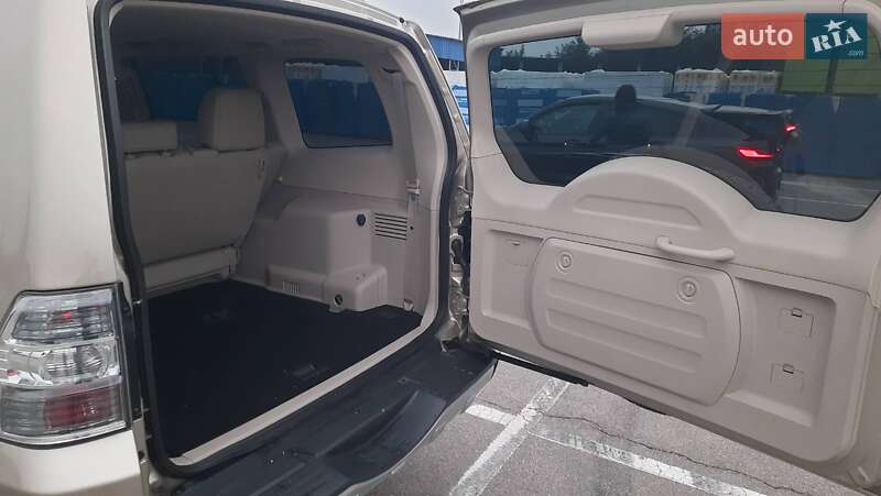 Внедорожник / Кроссовер Mitsubishi Pajero 2008 в Киеве фото 15 Внедорожник / Кроссовер Mitsubishi Pajero 2008 в Киеве