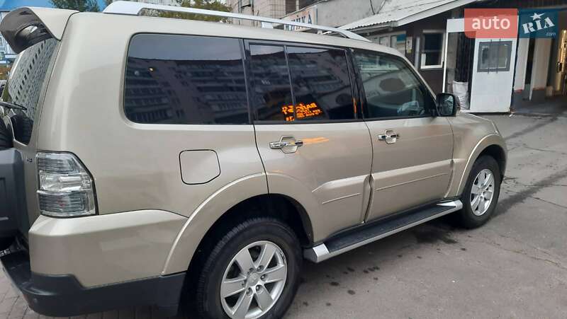 Внедорожник / Кроссовер Mitsubishi Pajero 2008 в Киеве фото 7 Внедорожник / Кроссовер Mitsubishi Pajero 2008 в Киеве