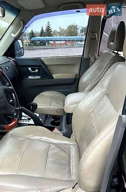 Внедорожник / Кроссовер Mitsubishi Pajero 2007 в 