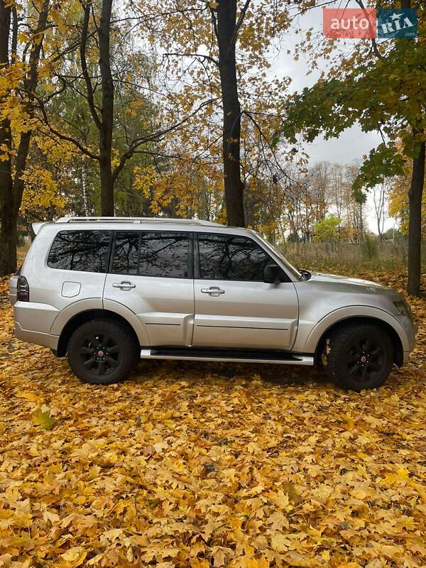 Внедорожник / Кроссовер Mitsubishi Pajero 2010 в Шостке