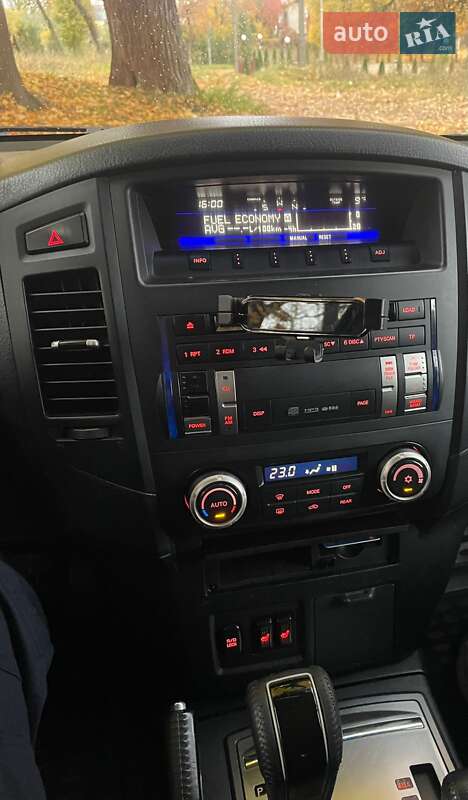 Внедорожник / Кроссовер Mitsubishi Pajero 2010 в Шостке