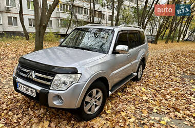 Позашляховик / Кросовер Mitsubishi Pajero 2007 в Харкові