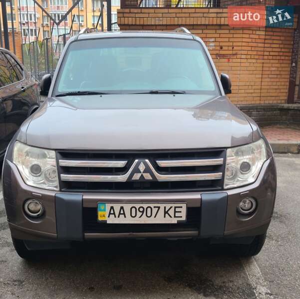 Позашляховик / Кросовер Mitsubishi Pajero 2010 в Києві фото Позашляховик / Кросовер Mitsubishi Pajero 2010 в Києві