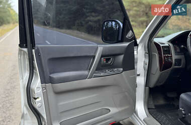 Позашляховик / Кросовер Mitsubishi Pajero 2002 в  фото 12 Позашляховик / Кросовер Mitsubishi Pajero 2002 в