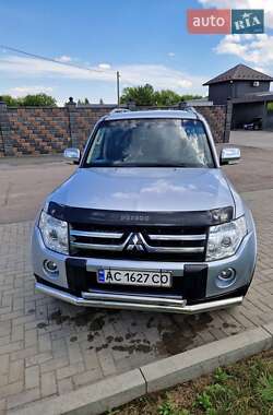 Внедорожник / Кроссовер Mitsubishi Pajero 2007 в Луцке