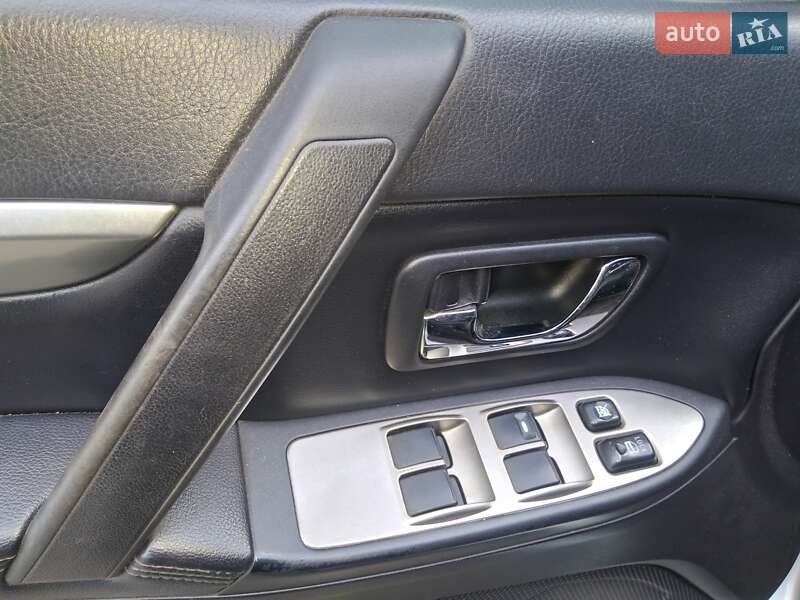 Внедорожник / Кроссовер Mitsubishi Pajero 2008 в Киеве фото 5 Внедорожник / Кроссовер Mitsubishi Pajero 2008 в Киеве