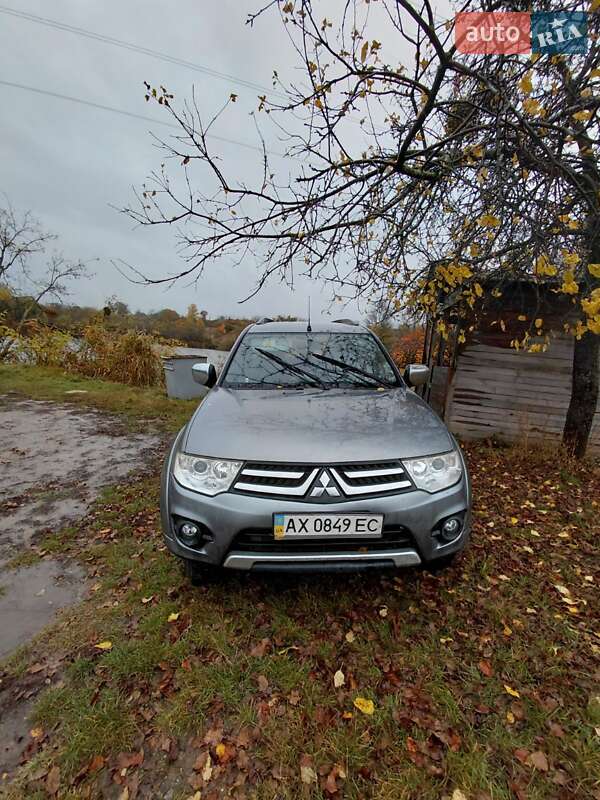 Позашляховик / Кросовер Mitsubishi Pajero 2013 в Харкові фото 5 Позашляховик / Кросовер Mitsubishi Pajero 2013 в Харкові