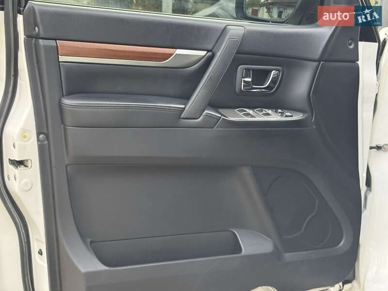 Внедорожник / Кроссовер Mitsubishi Pajero 2008 в Днепре фото 18 Внедорожник / Кроссовер Mitsubishi Pajero 2008 в Днепре