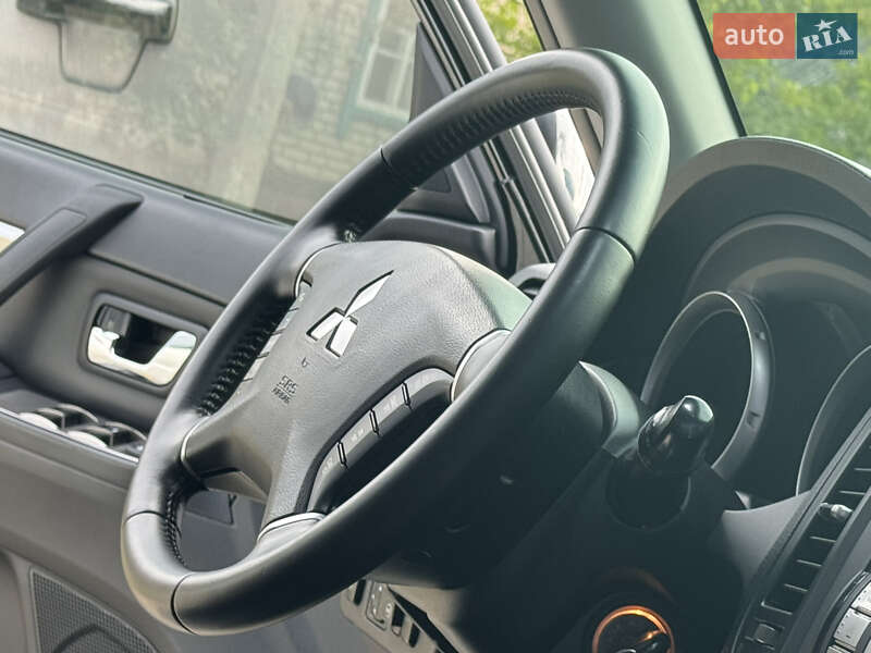 Внедорожник / Кроссовер Mitsubishi Pajero 2008 в Днепре фото 29 Внедорожник / Кроссовер Mitsubishi Pajero 2008 в Днепре