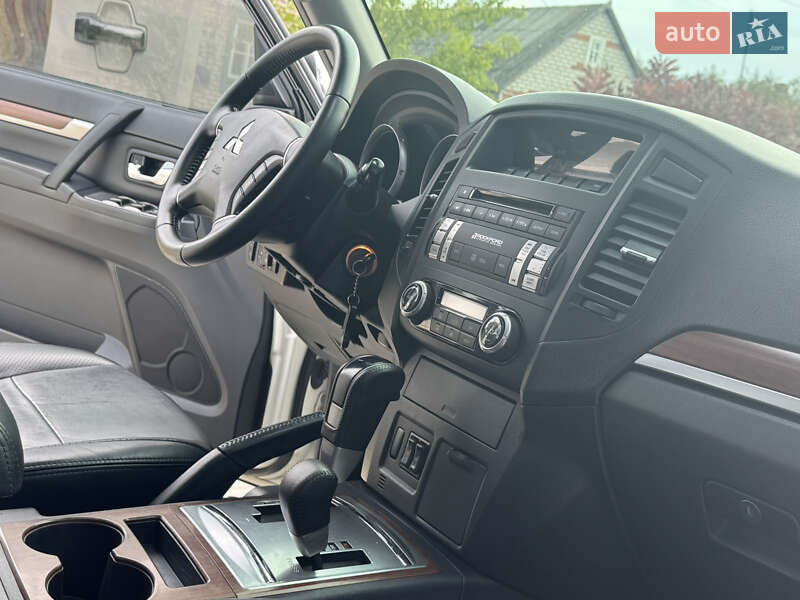 Внедорожник / Кроссовер Mitsubishi Pajero 2008 в Днепре фото 33 Внедорожник / Кроссовер Mitsubishi Pajero 2008 в Днепре