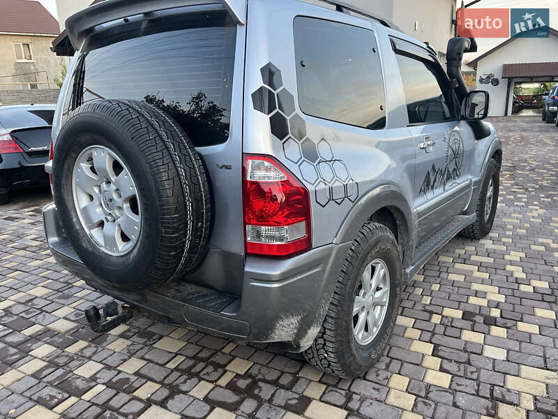 Позашляховик / Кросовер Mitsubishi Pajero 2006 в Дніпрі