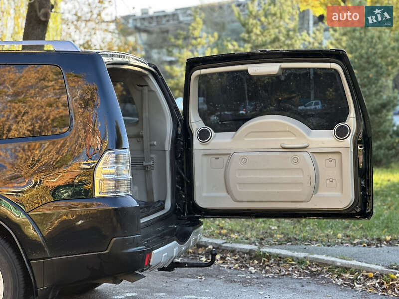 Внедорожник / Кроссовер Mitsubishi Pajero 2007 в Киеве