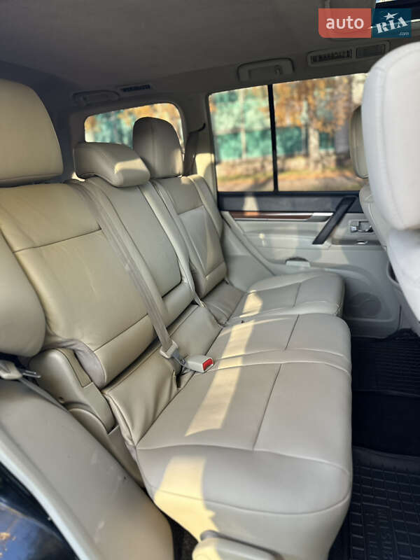 Внедорожник / Кроссовер Mitsubishi Pajero 2007 в Киеве