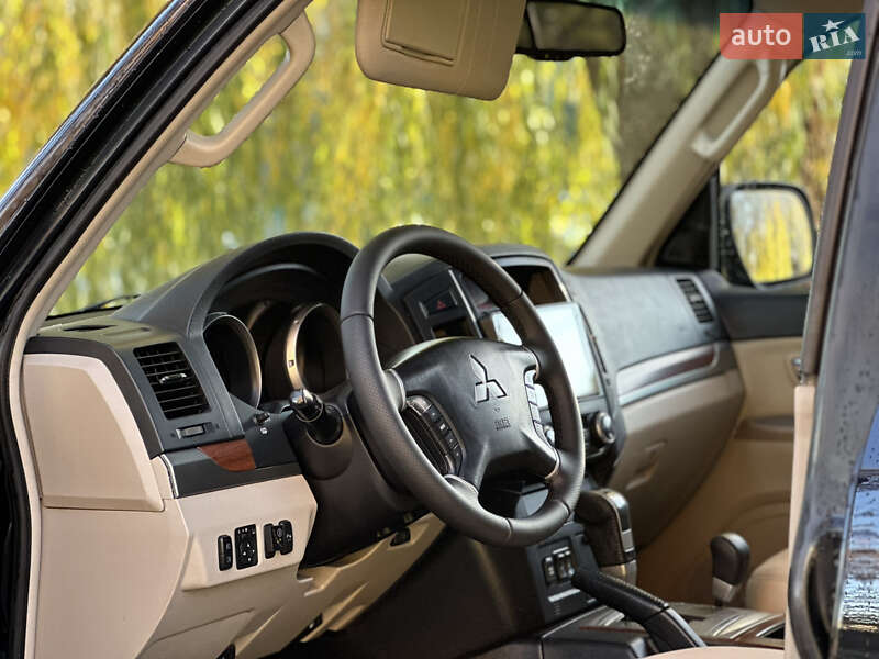 Внедорожник / Кроссовер Mitsubishi Pajero 2007 в Киеве