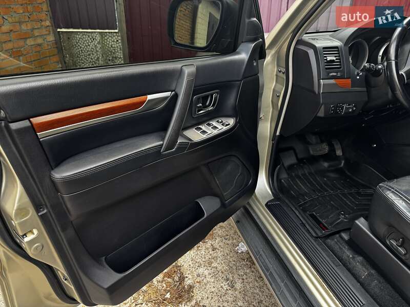 Внедорожник / Кроссовер Mitsubishi Pajero 2008 в Киеве