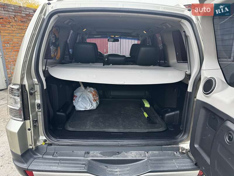 Внедорожник / Кроссовер Mitsubishi Pajero 2008 в Киеве