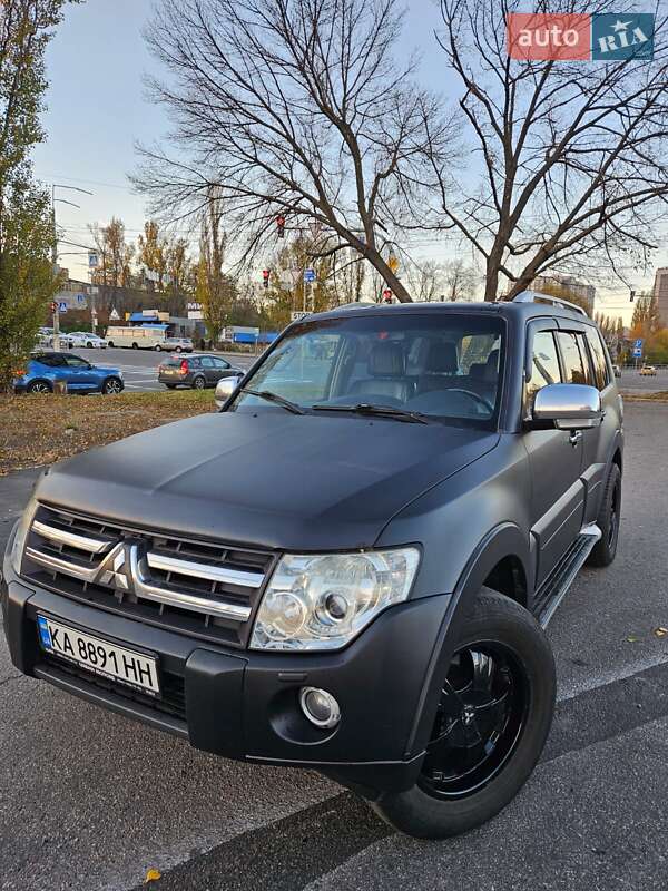 Внедорожник / Кроссовер Mitsubishi Pajero 2007 в Киеве