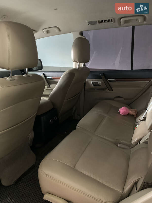 Внедорожник / Кроссовер Mitsubishi Pajero 2007 в Львове фото 6 Внедорожник / Кроссовер Mitsubishi Pajero 2007 в Львове