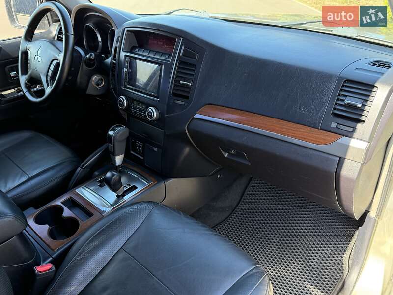 Внедорожник / Кроссовер Mitsubishi Pajero 2008 в Борисполе фото 69 Внедорожник / Кроссовер Mitsubishi Pajero 2008 в Борисполе