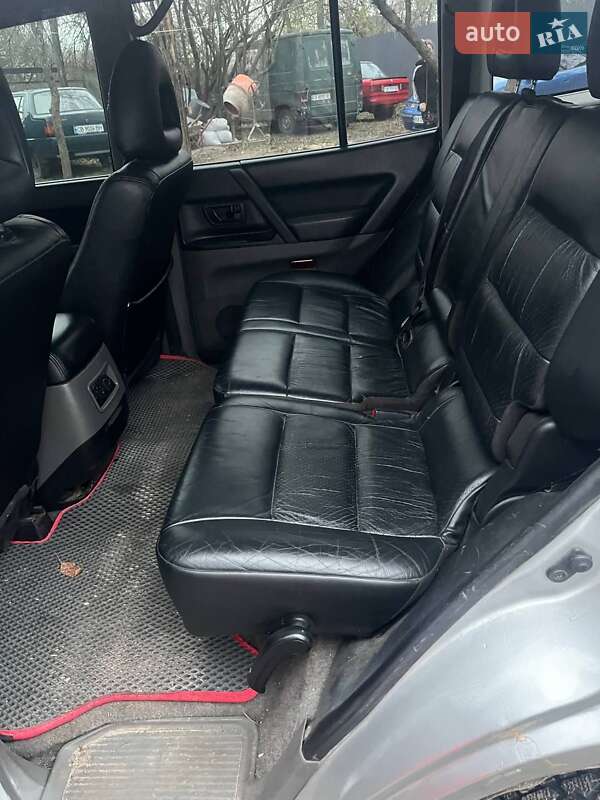 Внедорожник / Кроссовер Mitsubishi Pajero 2001 в Киеве