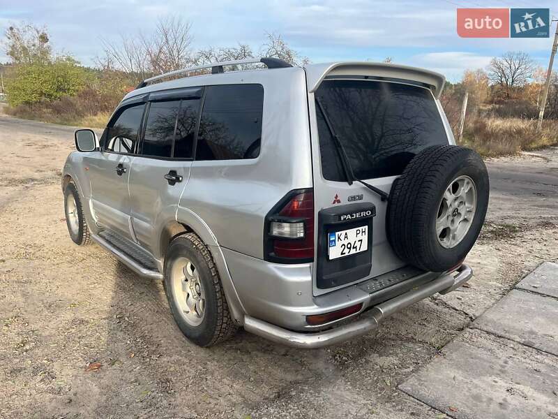 Внедорожник / Кроссовер Mitsubishi Pajero 2001 в Киеве