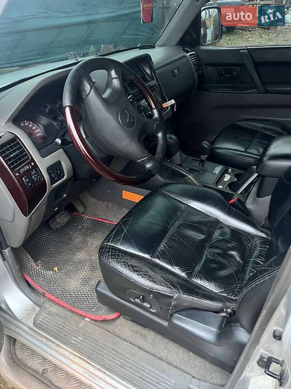 Внедорожник / Кроссовер Mitsubishi Pajero 2001 в Киеве