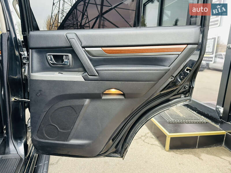 Внедорожник / Кроссовер Mitsubishi Pajero 2007 в Харькове