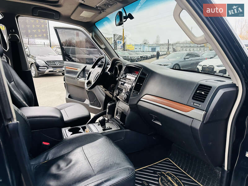 Внедорожник / Кроссовер Mitsubishi Pajero 2007 в Харькове