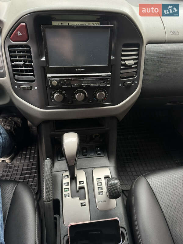 Позашляховик / Кросовер Mitsubishi Pajero 2003 в Чорткові