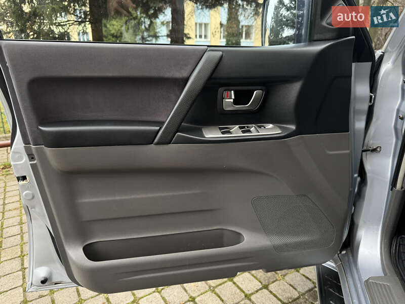 Позашляховик / Кросовер Mitsubishi Pajero 2003 в Чорткові