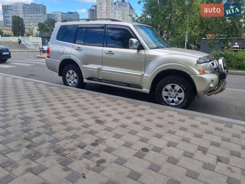 Внедорожник / Кроссовер Mitsubishi Pajero 2006 в Киеве