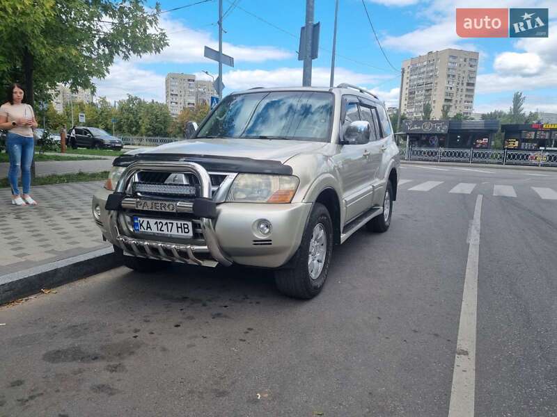 Внедорожник / Кроссовер Mitsubishi Pajero 2006 в Киеве