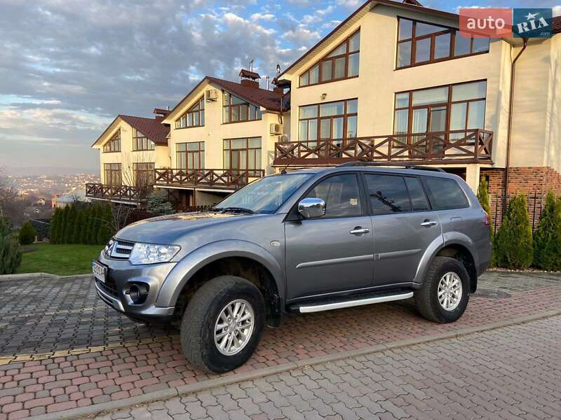 Позашляховик / Кросовер Mitsubishi Pajero 2013 в Чернівцях фото 4 Позашляховик / Кросовер Mitsubishi Pajero 2013 в Чернівцях