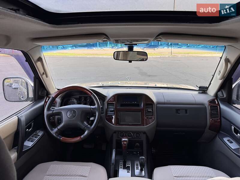 Позашляховик / Кросовер Mitsubishi Pajero 2006 в Кривому Розі