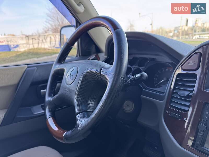 Позашляховик / Кросовер Mitsubishi Pajero 2006 в Кривому Розі
