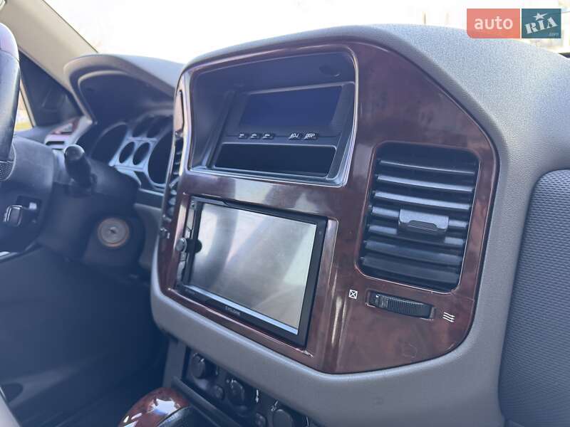 Позашляховик / Кросовер Mitsubishi Pajero 2006 в Кривому Розі