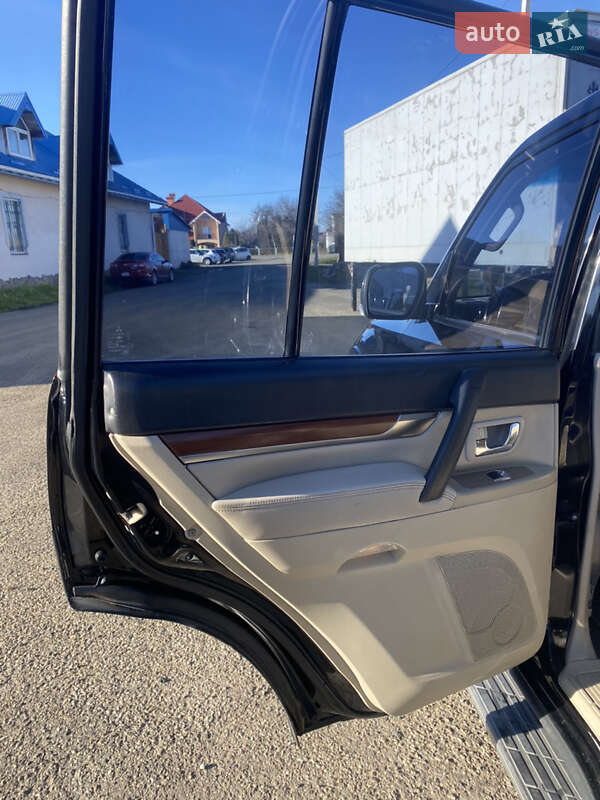 Позашляховик / Кросовер Mitsubishi Pajero 2007 в Стрию