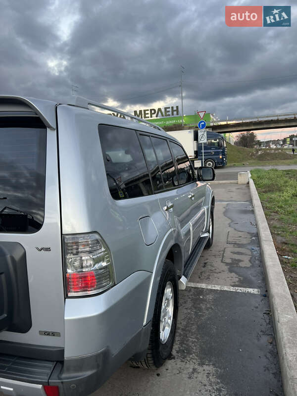 Позашляховик / Кросовер Mitsubishi Pajero 2007 в Києві